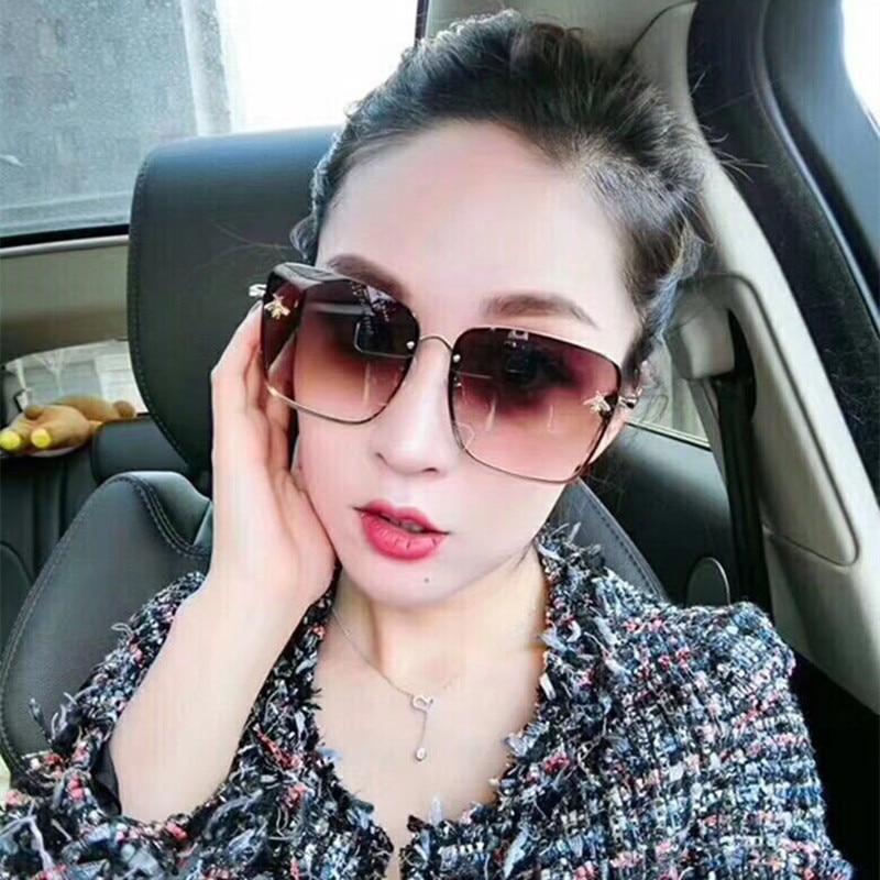 Stylish Square Bee Retro Sunglasses For Women-FashionRazor