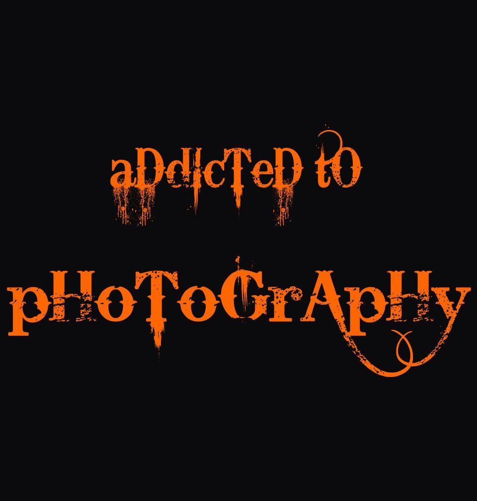 FunkyTradition Black Round Neck Addicted To Photography Men Half Sleeves T-Shirt